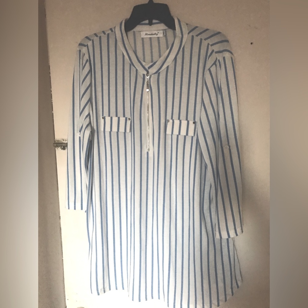 NWOT Blue and white stripe tunic top. Sz l. Soft & flowy.